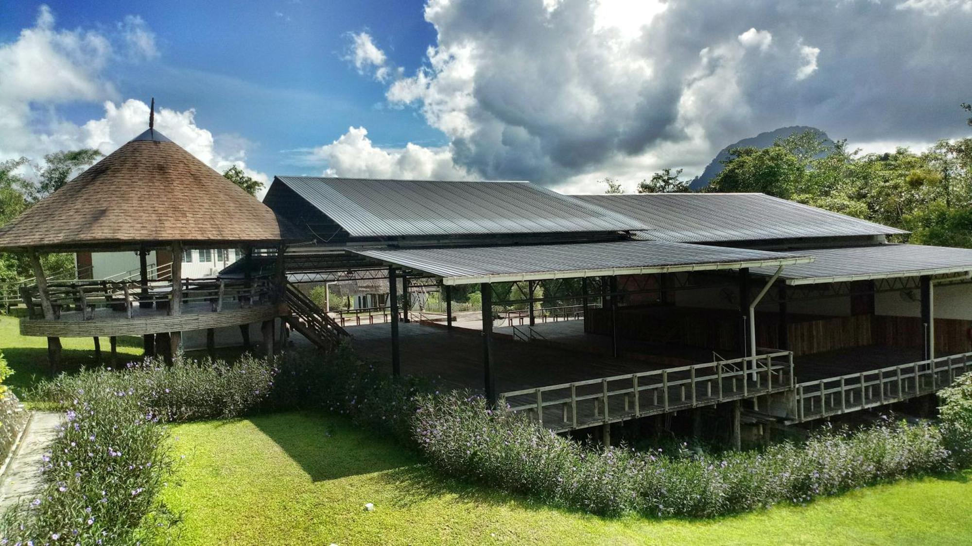 Borneo Tribal Village Lodge Kampong Addis